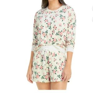 🎉🎉🎉 3 for $25 DJ Draper James Relaxed Fit top